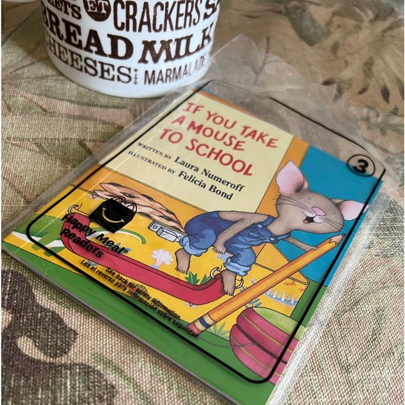 If You Take A Mouse To School Mini McDonald’s Happy Meal Book / New - Picture 5 of 6